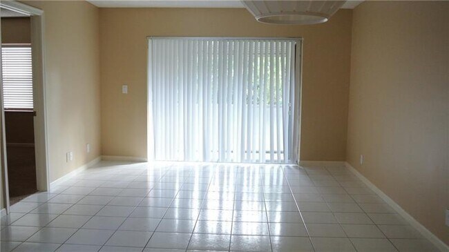 Building Photo - 8820 Royal Palm Blvd