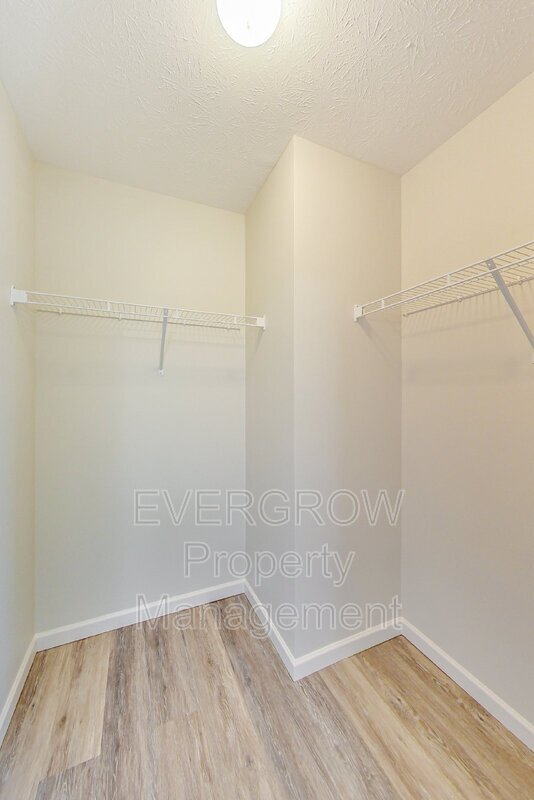 Building Photo - 839 Stonehurst Dr