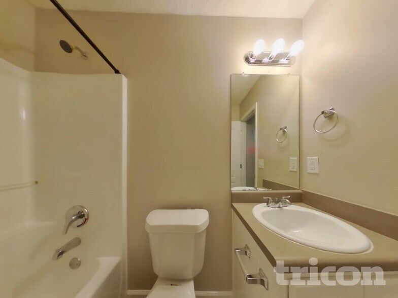 Building Photo - 581 Meadow Spring Dr