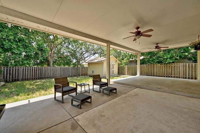 Building Photo - 252 Fall Creek Dr