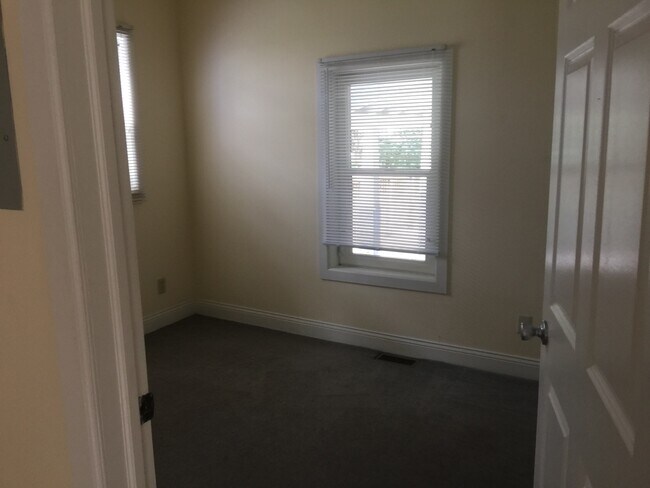 Interior Photo - Cottage - 411 N. Washington