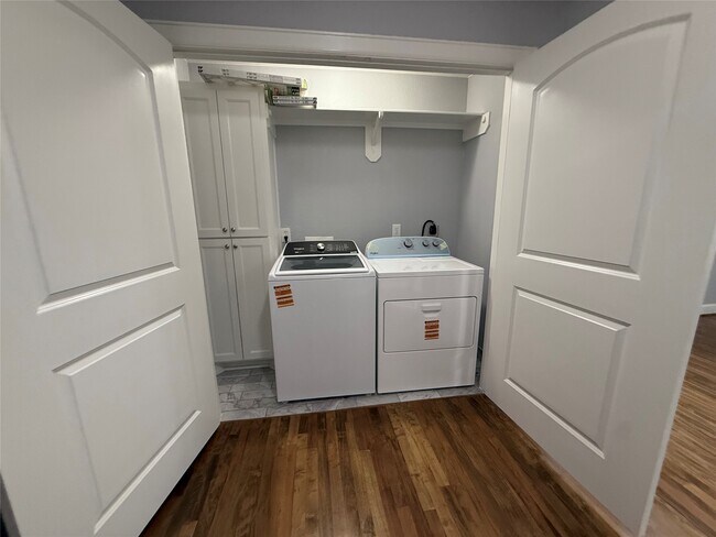 Building Photo - 1146 Majestic St