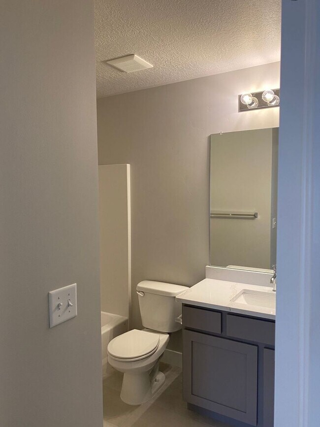 Building Photo - 2 WEEKS FREE - New 4 Bed 3 Bath Townhome Available mid-July in American Fork!