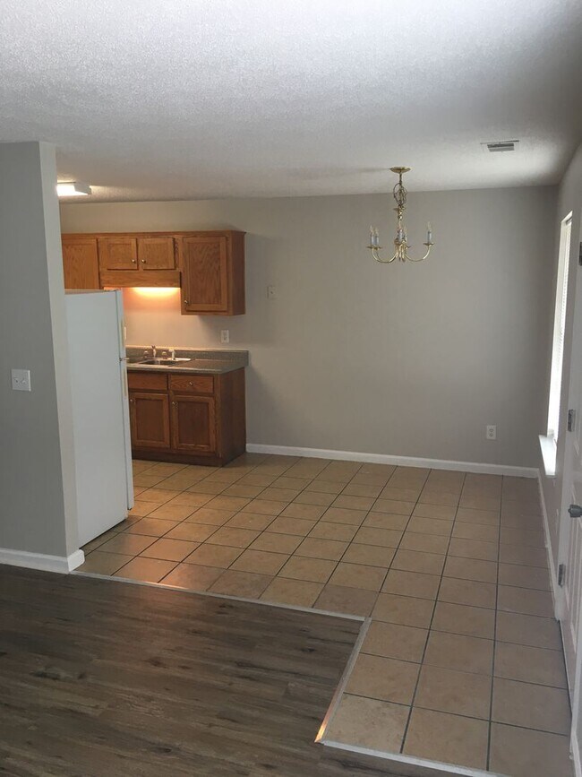 Building Photo - 3/2 Apartment in West Rome $1,195