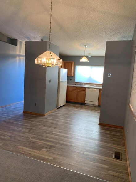 Building Photo - 5375 Butterfield Dr