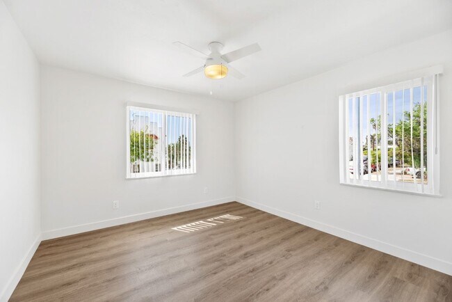 Building Photo - 939 27th St