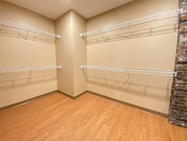 Building Photo - 83 Hanover St