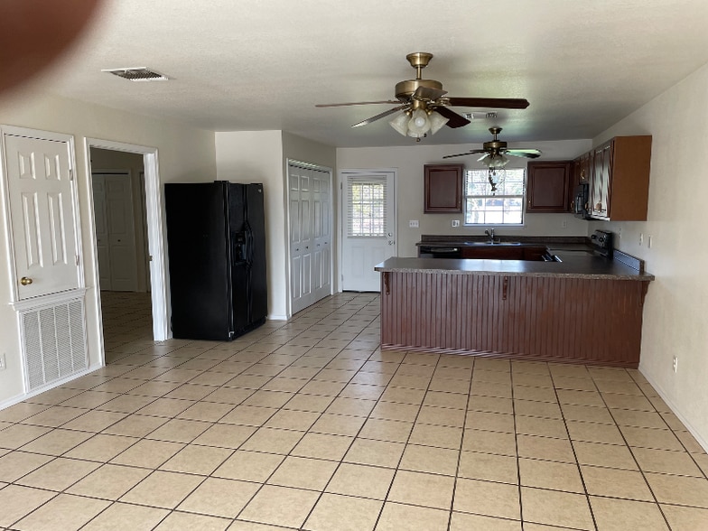 Building Photo - 485 Yorktown Dr