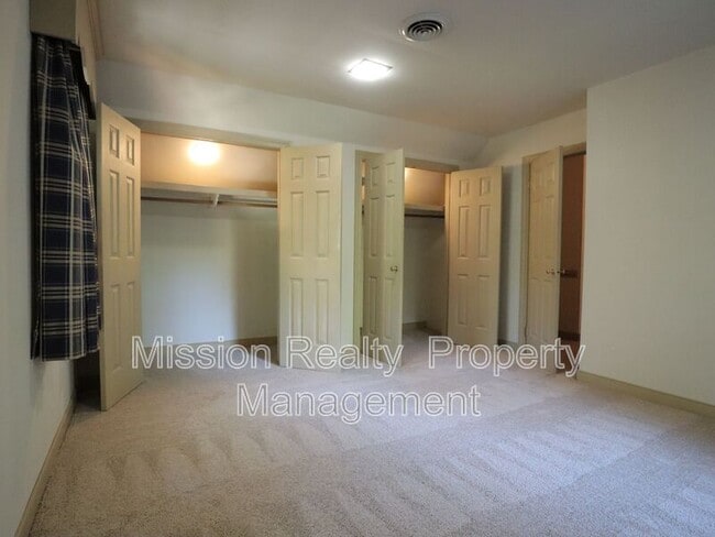 Building Photo - 7580 Rockfalls Dr