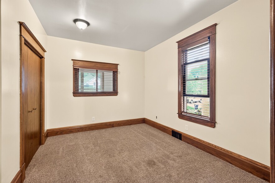 Building Photo - 754 5th St E