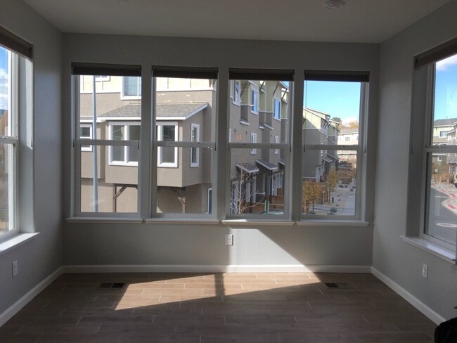 Building Photo - NW Reno Luxury End Unit Townhouse - On the...