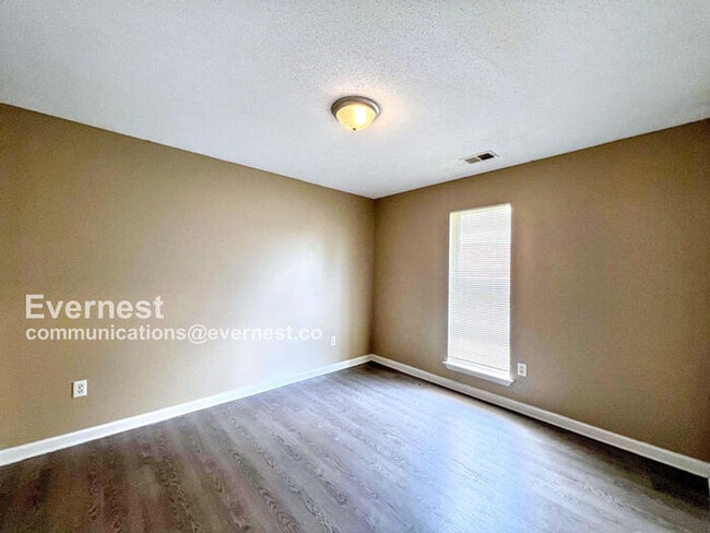 Building Photo - 5573 Kaitlyn Dr W