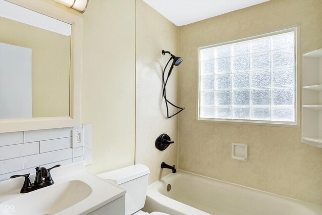 Building Photo - 131 Belaire Dr