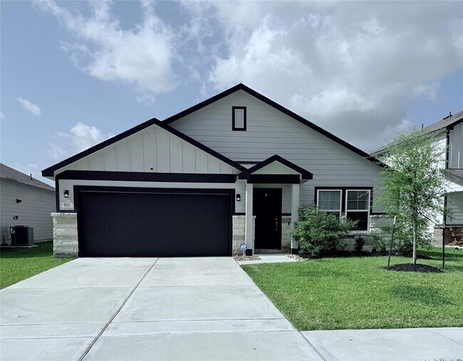 Primary Photo - 811 Brookside Dr