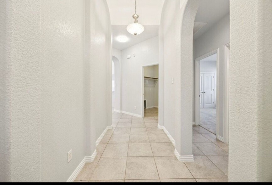 Building Photo - 725 Gray Washington Dr