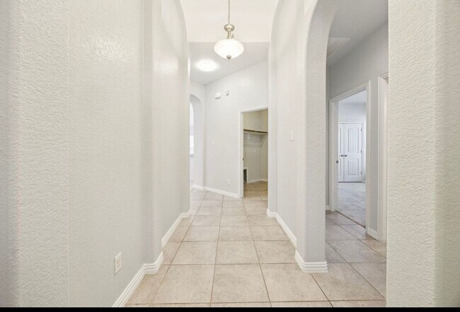 Building Photo - 725 Gray Washington Dr