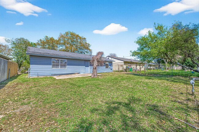 Building Photo - 3927 Prudence Dr