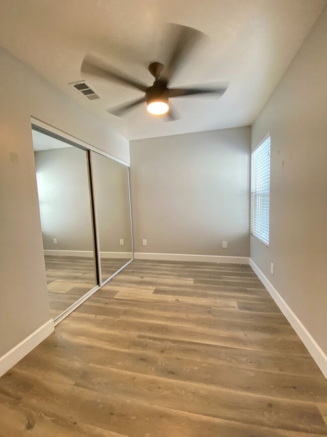 Building Photo - 3BD/1BA on Montezuma! (Lease out, pending ...