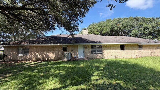 Building Photo - 1410 S Circle St