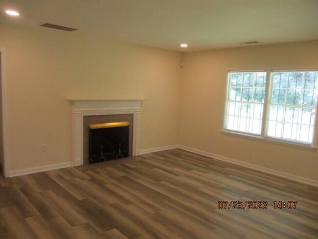 Building Photo - 2032 Rector Dr SW