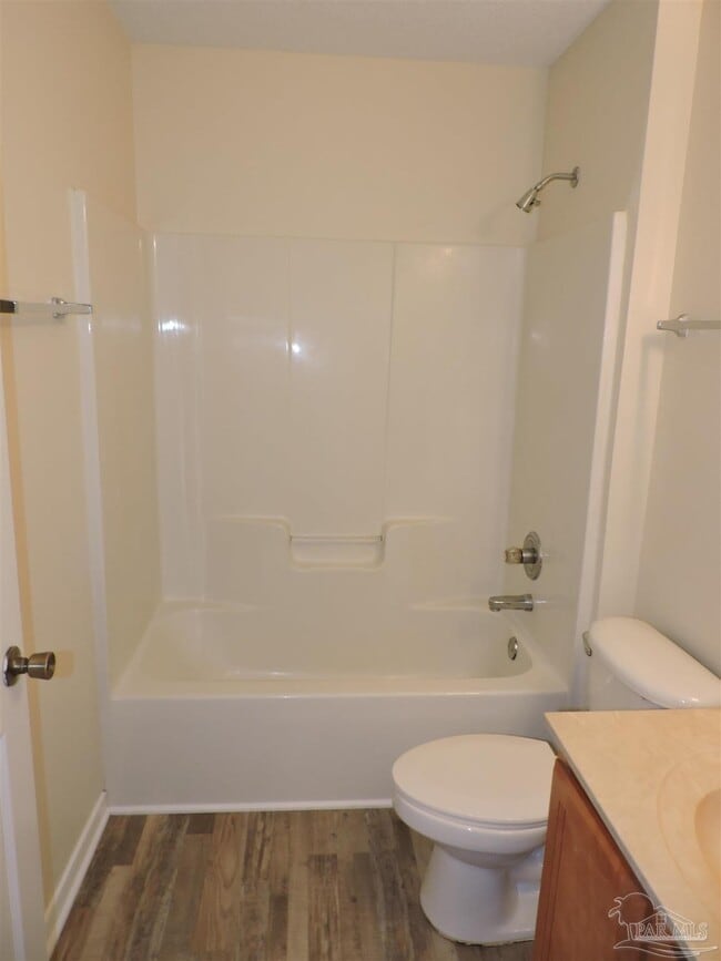 Building Photo - 2513 Gulf Breeze Ave