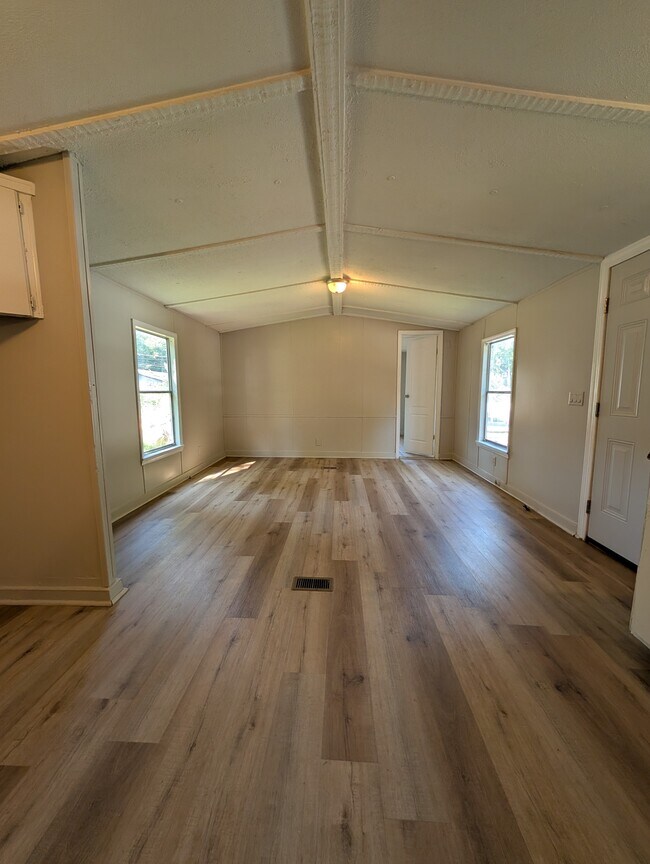 Building Photo - 412 McElhaney Rd