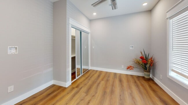Building Photo - 5BR/5BA Fort Sanders Townhome | Corner of ...