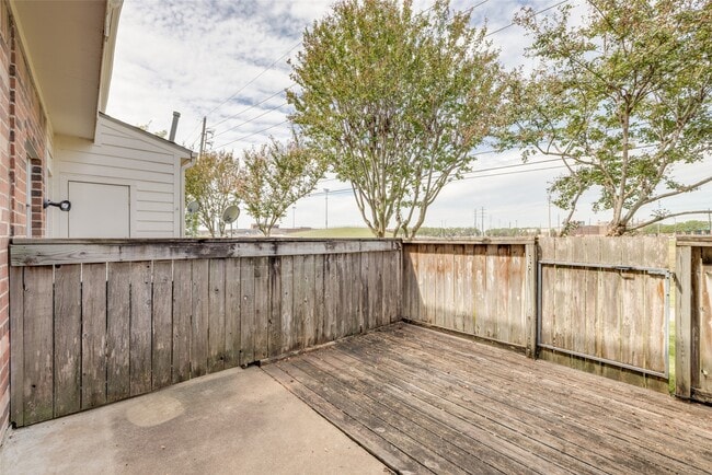 Building Photo - 2910 Grants Lake Blvd