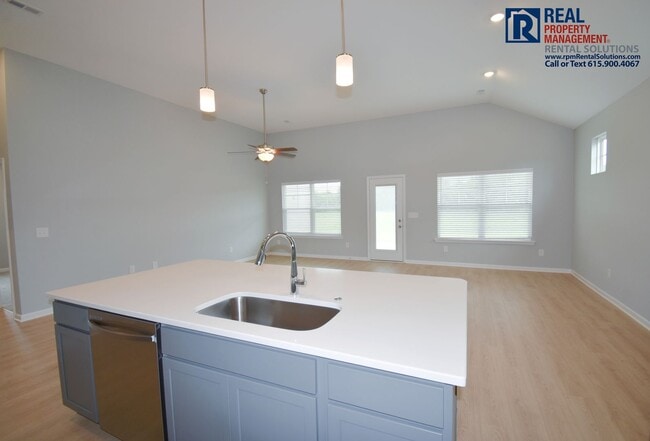 Building Photo - 1142 Bluecreek Cir