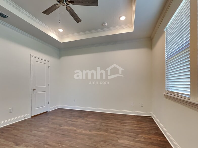 Building Photo - 551 Onate Cir