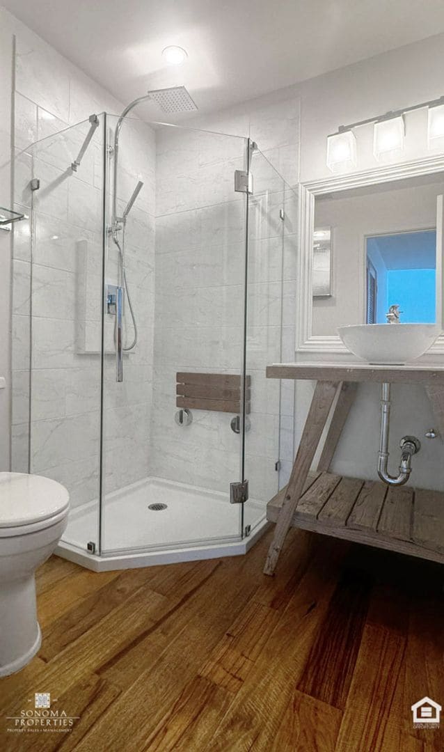 Building Photo - Modern 1BD/2BA Loft Just Minutes from Down...