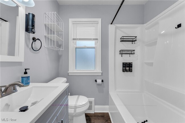 Building Photo - 19205 Pasnow Ave