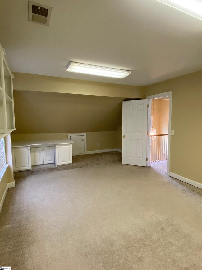 Building Photo - 301 Fortuna Dr