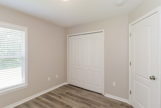 Building Photo - 25406-25407 7 Rivers Cir