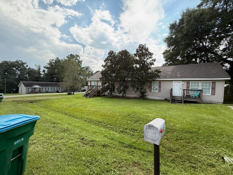 Building Photo - 236 Forrest Dr