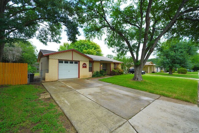 Building Photo - 221 Judith Ann Dr