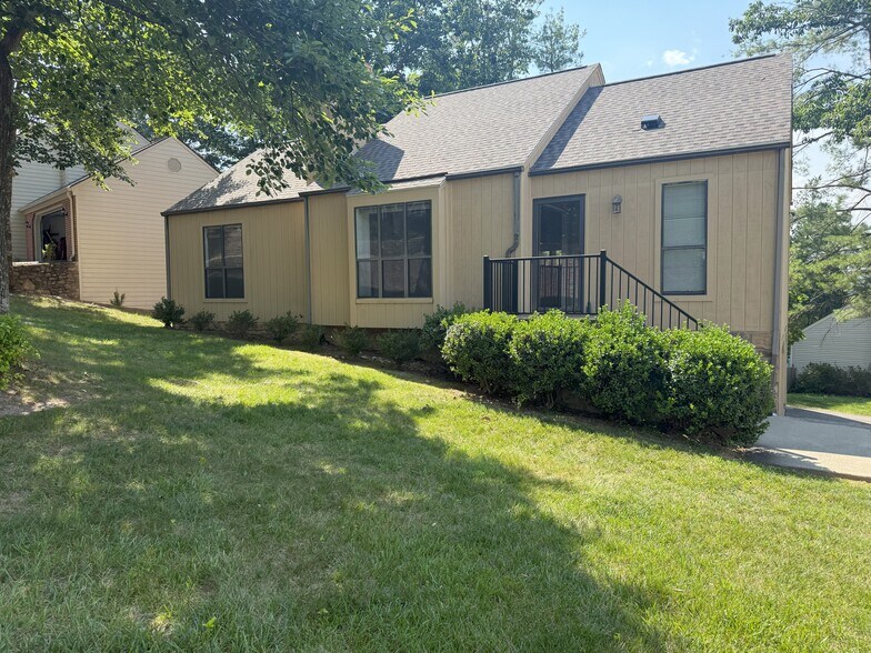 Primary Photo - 4554 Summerset Dr