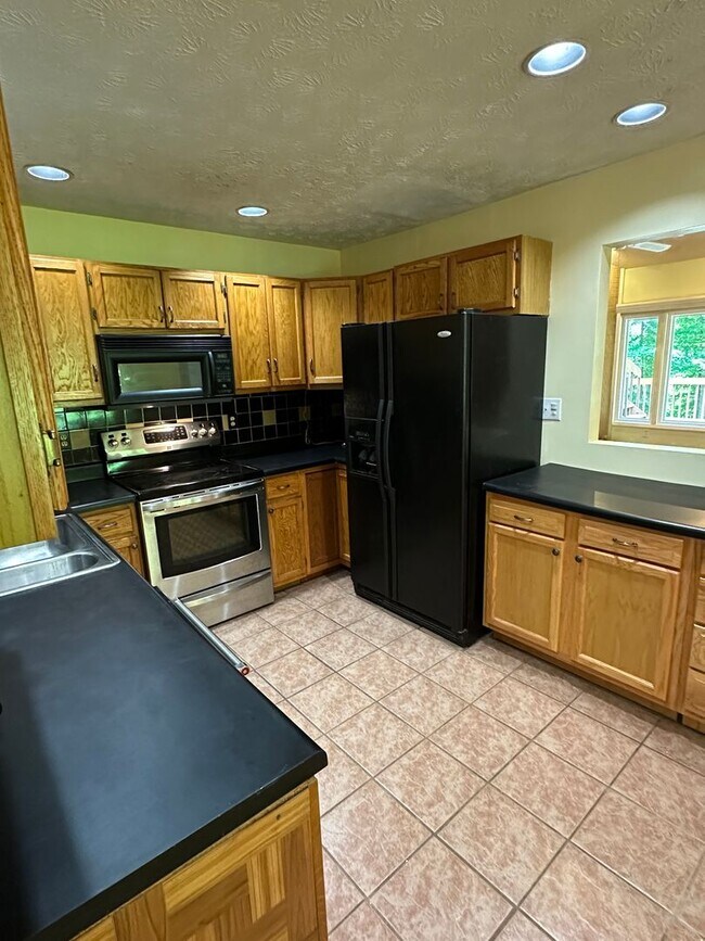 Building Photo - 418 Summit View Rd