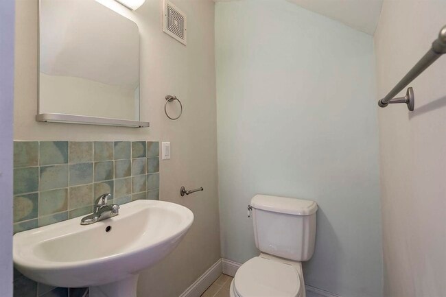 Building Photo - 114A Cottage St