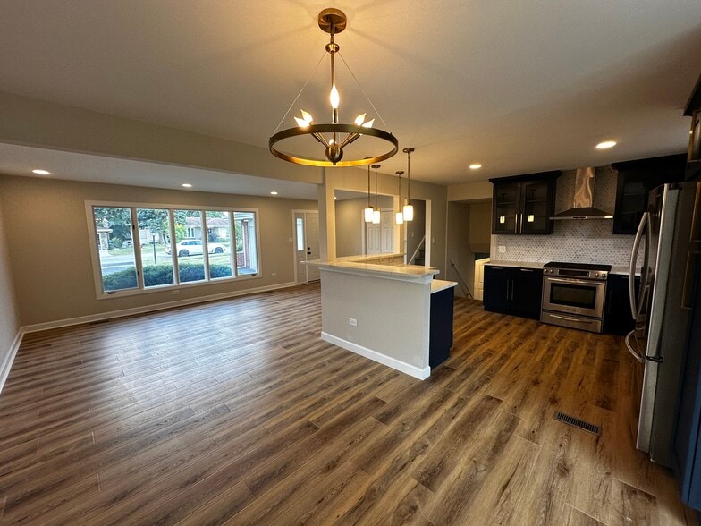 Building Photo - 10325 S Interlochen Dr