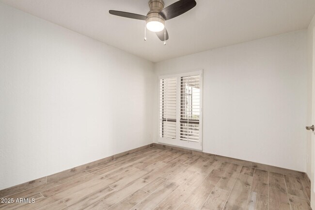 Building Photo - 5531 N 71st Pl