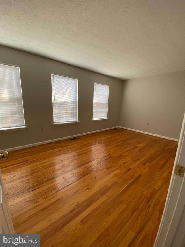 Building Photo - 315 Stratford Dr