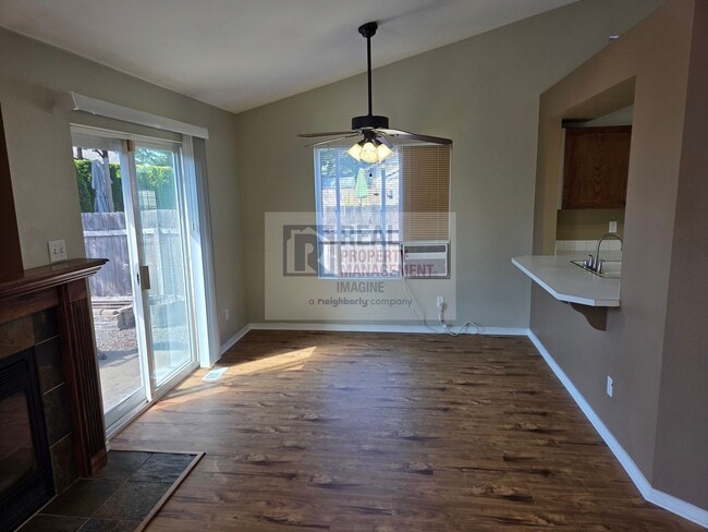 Building Photo - Check out this wonderful 3.0 bedroom, 2.0 ...
