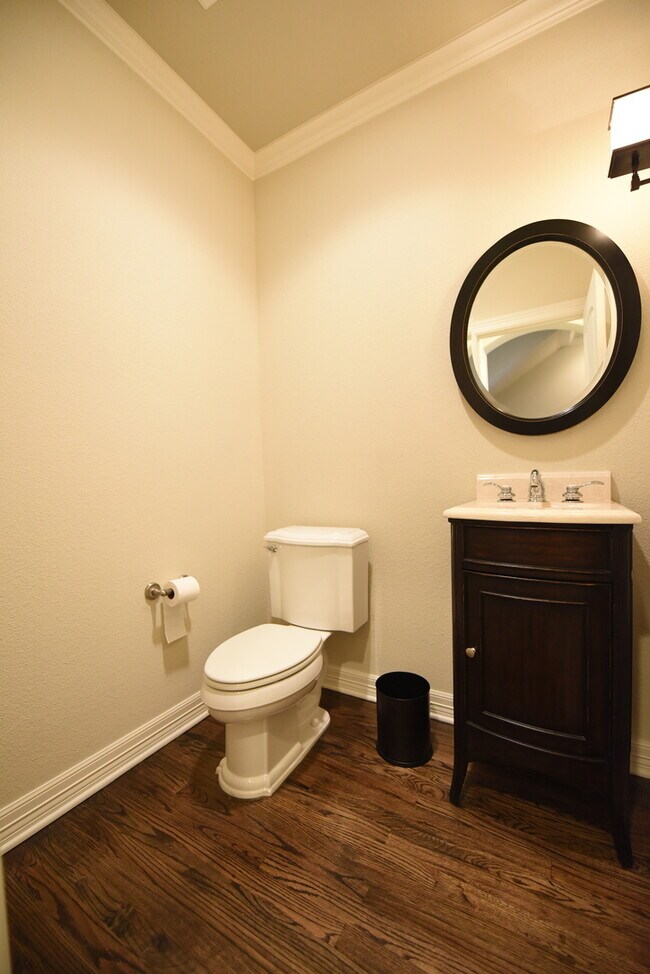 Building Photo - Beautiful 3-Story Lakewood Townhome!