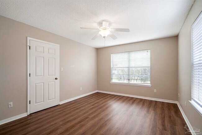 Building Photo - 5320 Powrie Dr