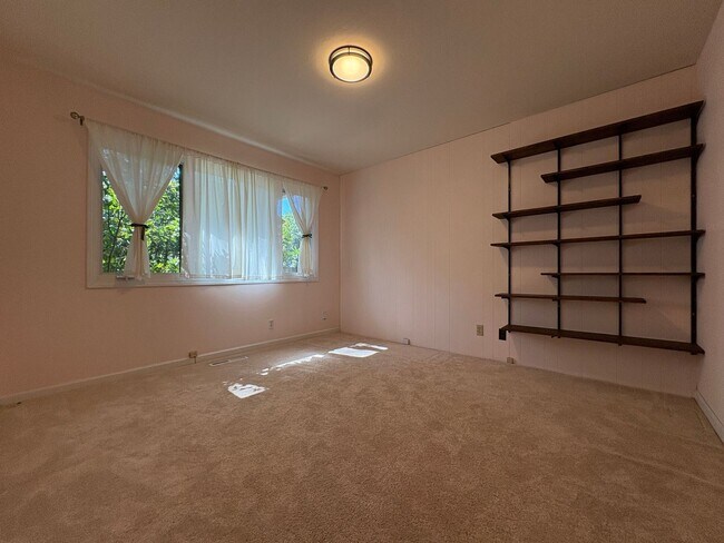 Building Photo - Beautiful Serene 4-Bedroom Home on a Gated...