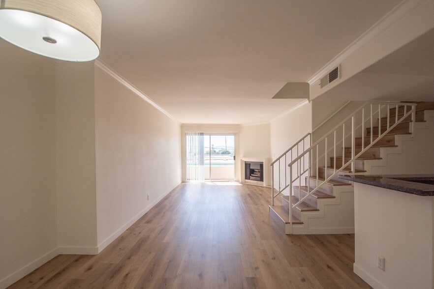 Building Photo - 6041 Fulton Ave