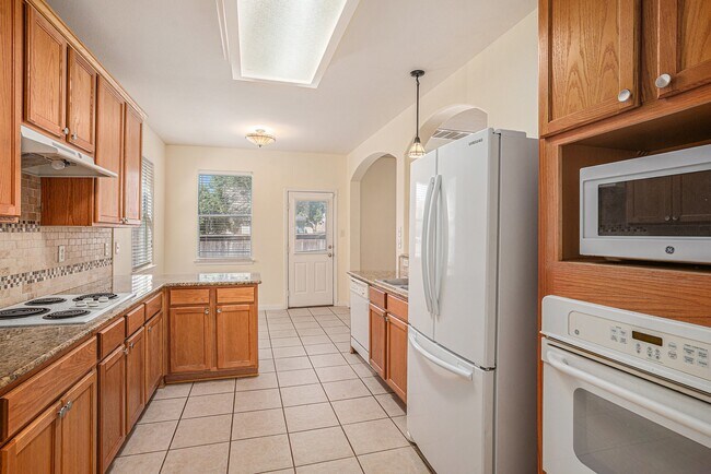 Building Photo - 200 Frontier Cove