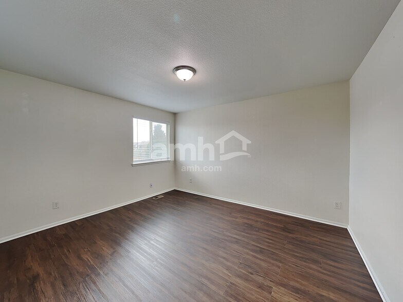 Building Photo - 9836 Kenton Cir