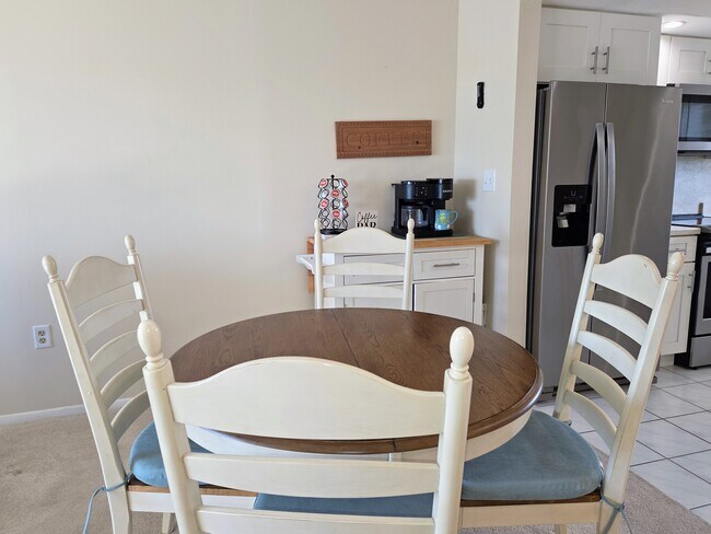 Building Photo - 4650 Cove Cir